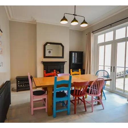 بيت للعطل Victorian House In By The Sea