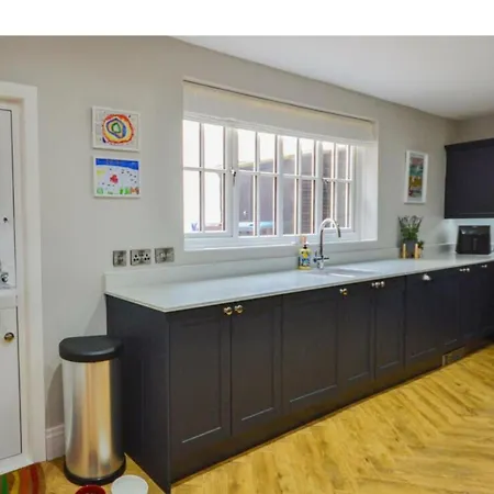 Victorian House In By The Sea بيت للعطل