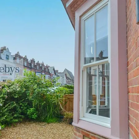 Victorian House In By The Sea بيت للعطل *