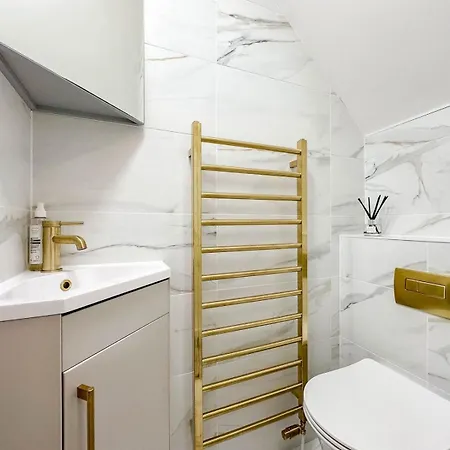 بيت للعطل Victorian House In By The Sea *