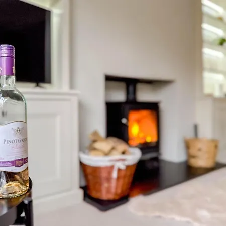 Victorian House In By The Sea بيت للعطل