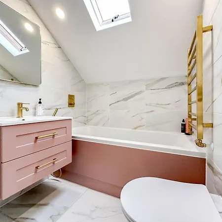 بيت للعطل Victorian House In By The Sea