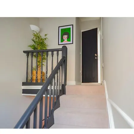 بيت للعطل Victorian House In By The Sea *