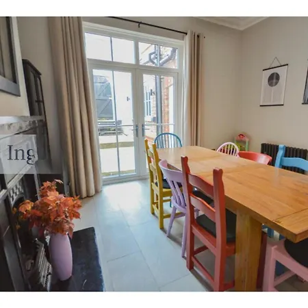 بيت للعطل Victorian House In By The Sea