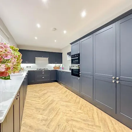 Victorian House In By The Sea *