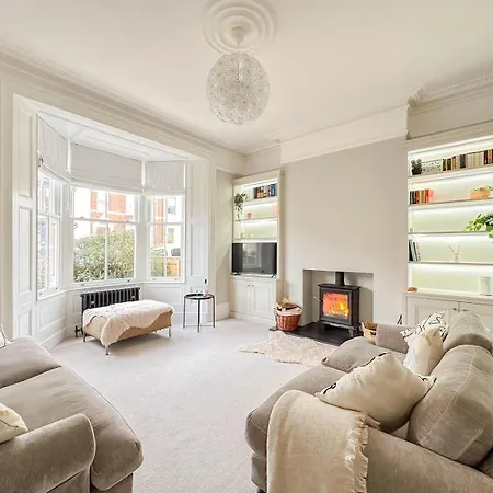 بيت للعطل Victorian House In By The Sea *