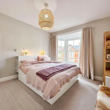 Victorian House In By The Sea بيت للعطل