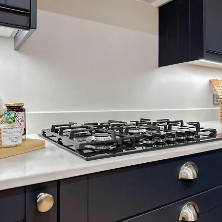 Victorian House In By The Sea *